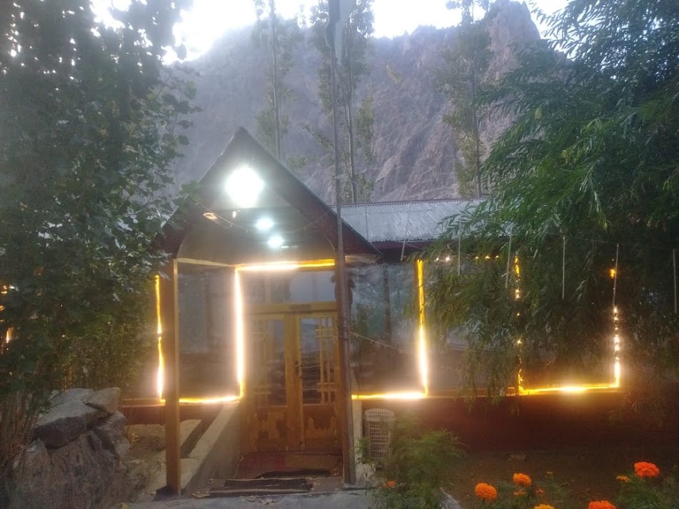 Pearl Huts
